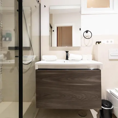 アパート 5-bedroom Gem In The Heart Of *