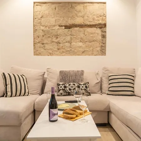 5-bedroom Gem In The Heart Of アパート