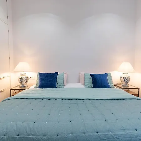 5-bedroom Gem In The Heart Of アパート *