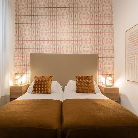 5-bedroom Gem In The Heart Of アパート