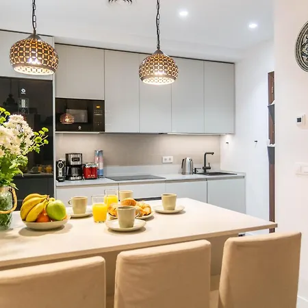 5-bedroom Gem In The Heart Of アパート